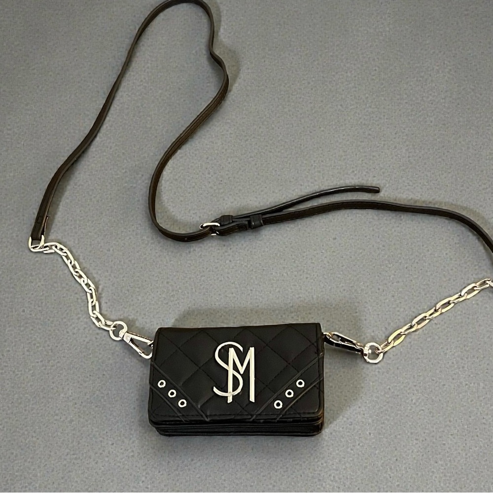 Stylish Steve Madden Black Quilted Crossbody Wallet